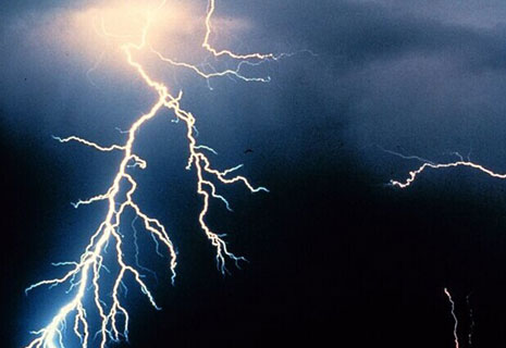 暴雨雷電來襲 安防監(jiān)控設備怎樣抵御?